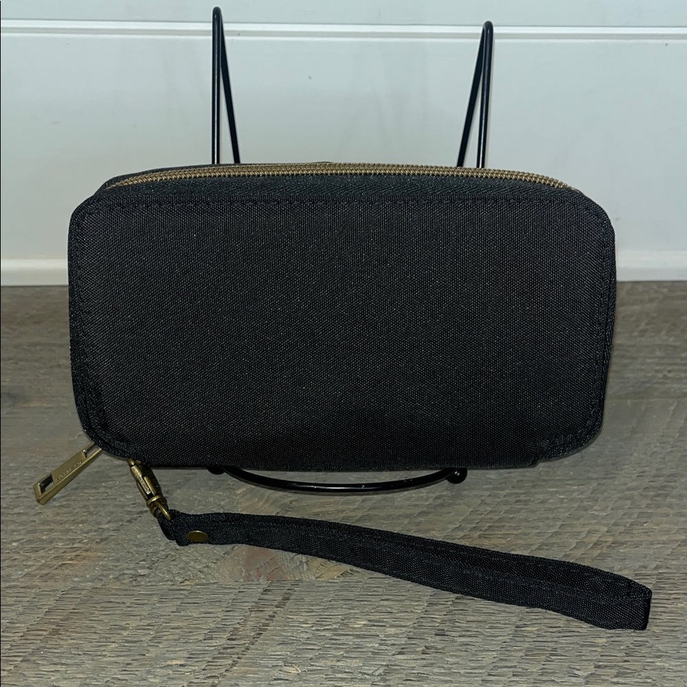 Travelon Black Wallet Wristlet Safe ID RFID Blocking Full Zip Around Closure - Picture 5 of 6